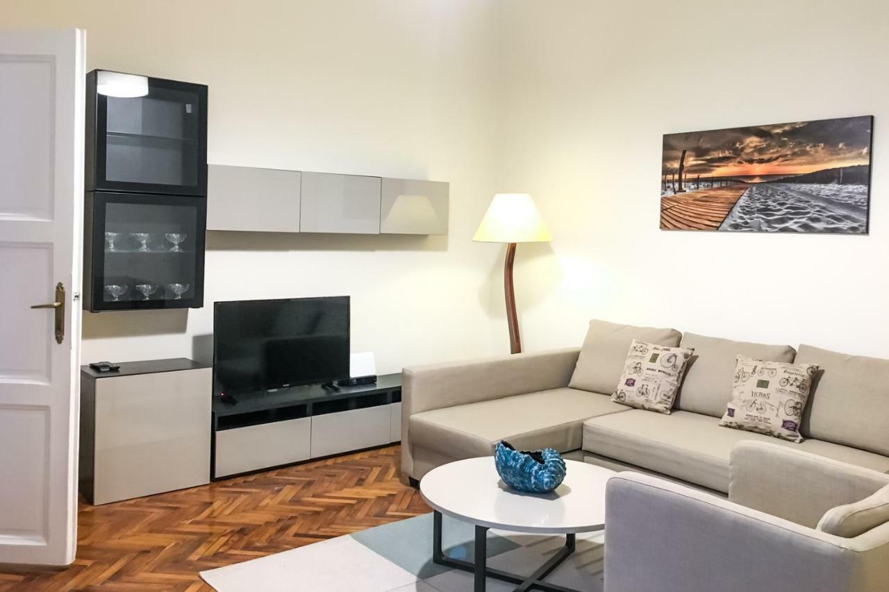 Budapest Kingdom Apartment Central & Car Parking On-Site & Aircon & Quiet & Family Friendly エクステリア 写真