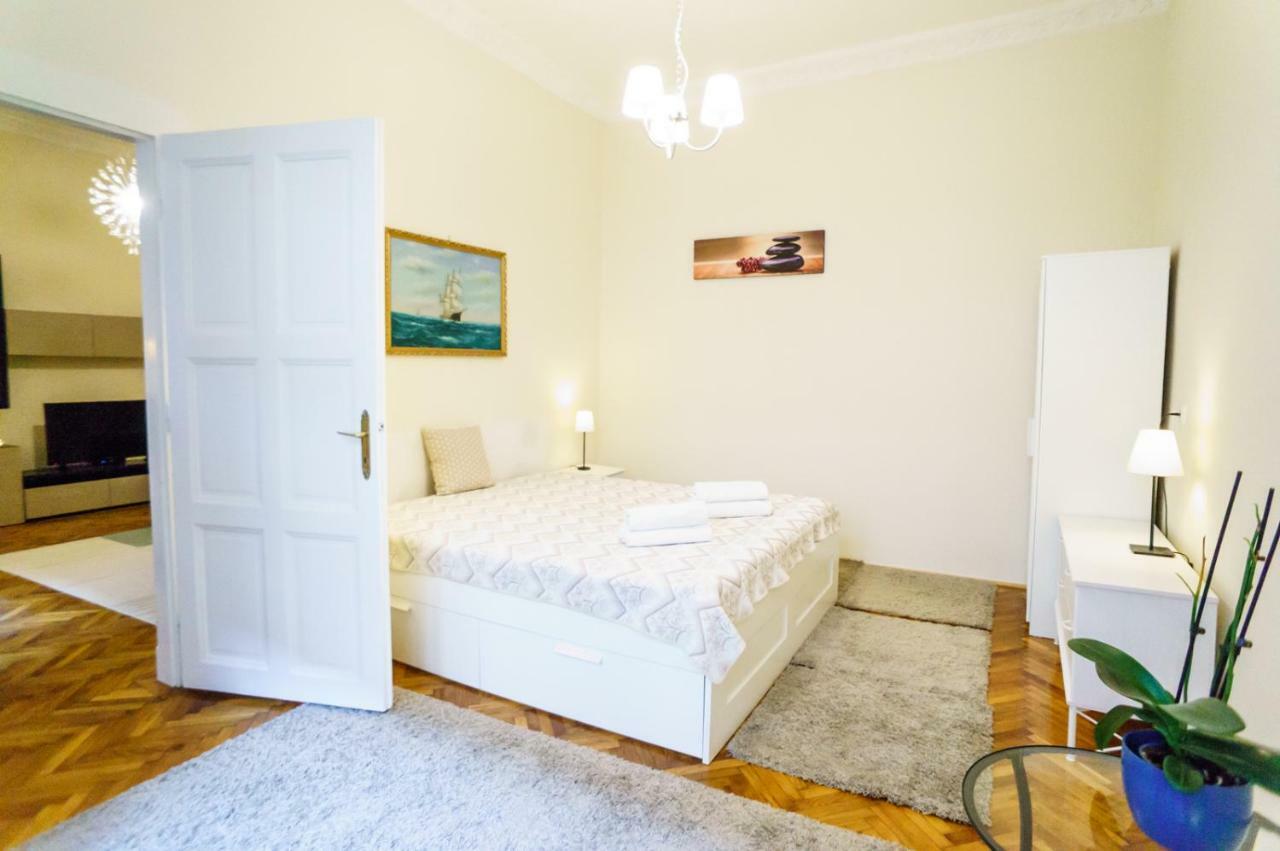 Budapest Kingdom Apartment Central & Car Parking On-Site & Aircon & Quiet & Family Friendly エクステリア 写真